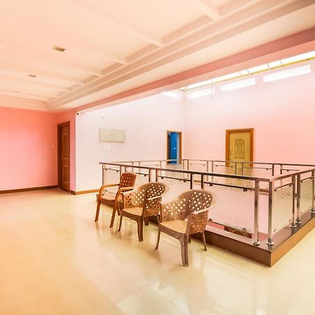 Oyo 62964 Hotel Vandana Grand 넬로르 외부 사진